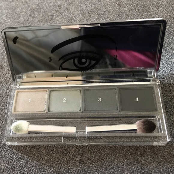 Clinique “All About Shadow” Quad Eye Shadow - Greys - Picture 2 of 2